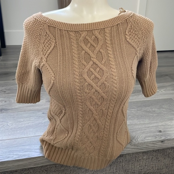 Guess Golden Brownish cable short sleeve sweater. - Picture 1 of 7